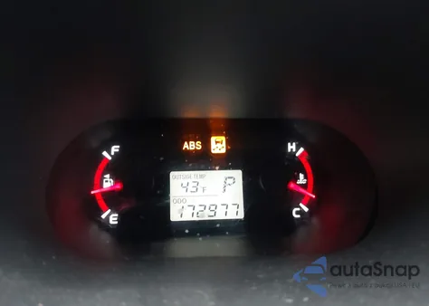 2010 Toyota Matrix z USA, uszkodzony, nr VIN 2T1KU4EEXAC301097